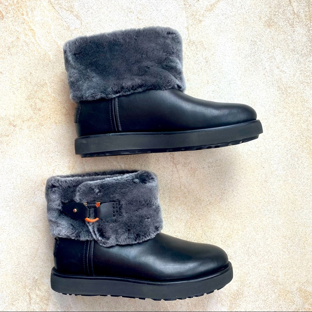New $350 Ugg fur leather boots 5US